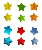 Set aus 12 einzelnen, bunten Silikon-Förmchen in Sternform in verschiedenen Farben (Gelb, Grün, Rot, Blau, Violett, Orange).