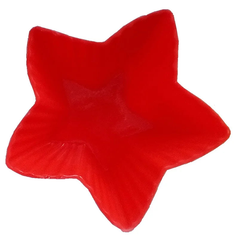 Rotes Silikon-Sternförmchen, vielseitig einsetzbar für Muffins, Eiswürfel oder Bastelarbeiten wie Seifengiessen.