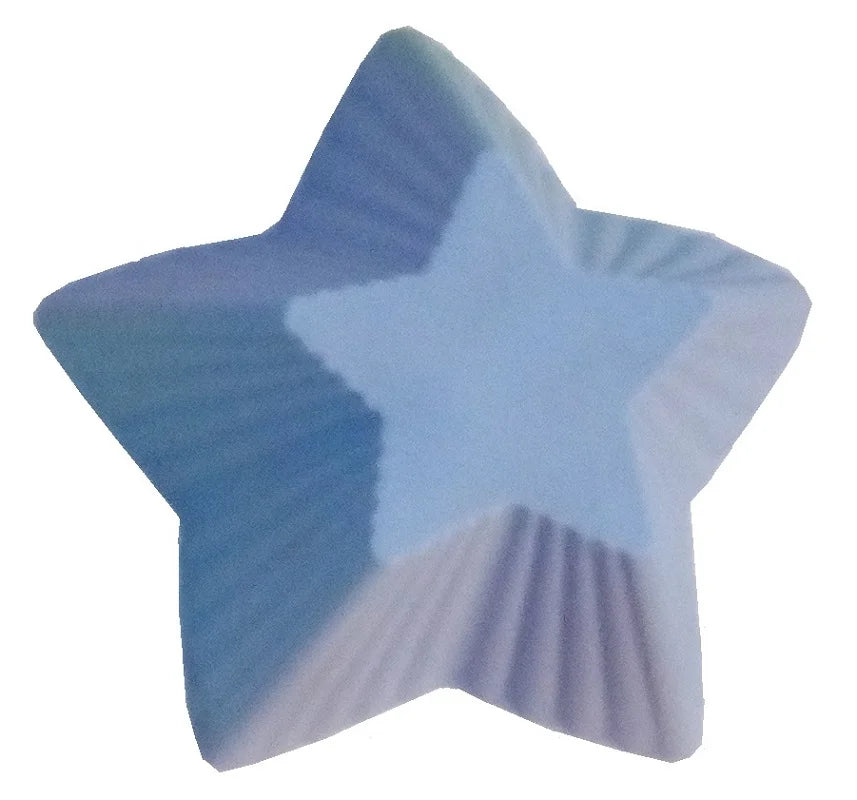 Detailaufnahme eines einzelnen blauen Silikon-Sterns, der die Antihaft-Eigenschaften des Materials zeigt.