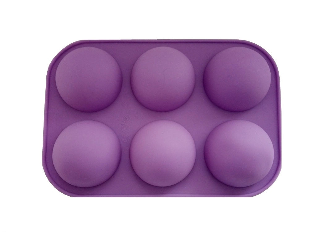 Violette Silikon Backform mit 6 Halbkugel Mulden für Pralinen oder Schokobomben.