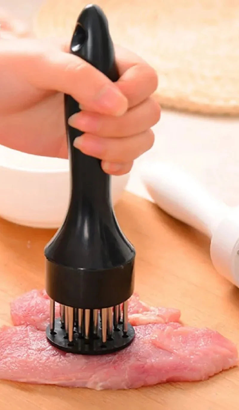 Fleischstecher mit scharfen Edelstahl-Nadeln - Profi-Steaker für zartes Fleisch und intensive Marinadenaufnahme.