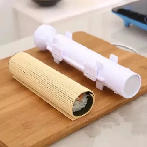 Sushi Maker mit Lachs, Gurke und Avocado gefüllte Rollen
