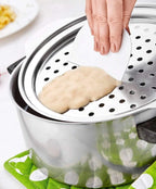 Spätzle-Reibe-Set: Hygienisches Edelstahlsieb (24-28 cm) und passender Teigschaber für traditionelle Knöpfle.