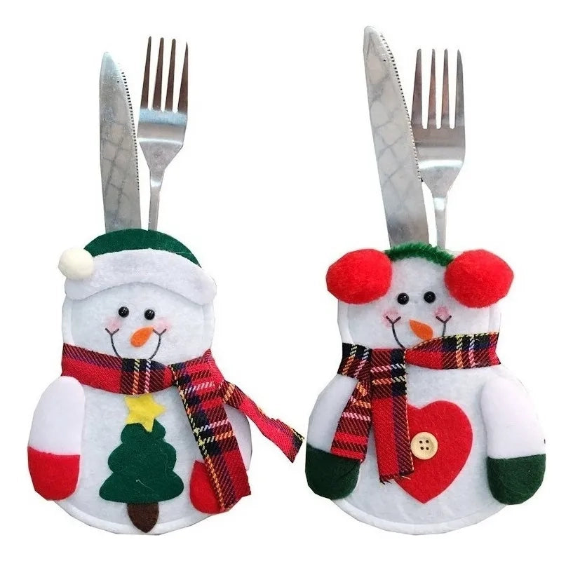 Weihnachts-Tischaccessoires: Bestecktaschen in Form von Schneemann und Schneefrau.
