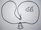Halloween Schmuck in Schwarz-Weiss - Kette mit Gespenst Anhänger und passenden Ohrringen