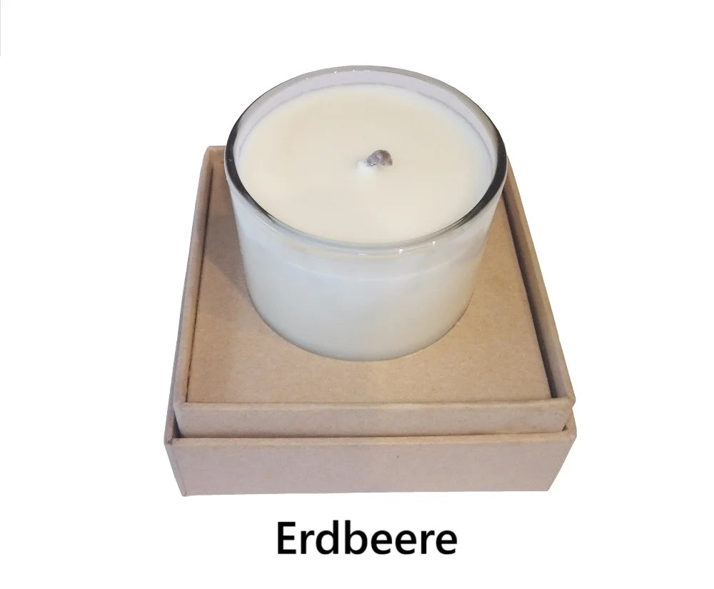 Flüssiges warmes Massageöl direkt aus der Massagekerze gegossen