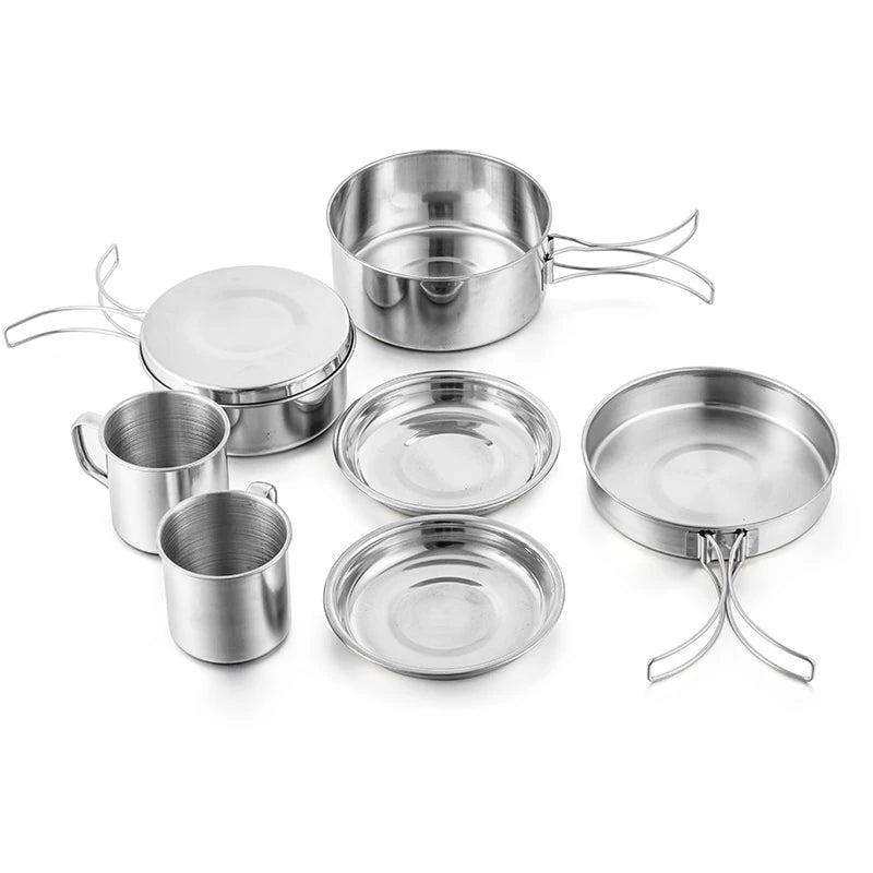 Trekkinggeschirr 8-teilig kompakt gestapelt für den Rucksack.