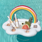 Aufblasbare Poolbar mit Regenbogen und vier Getränkehaltern im Pool. Schwimmende Poolbar für Getränke, Snacks und Eiswürfel – ideales Poolzubehör für Sommer, Gartenpool und Poolparty.
