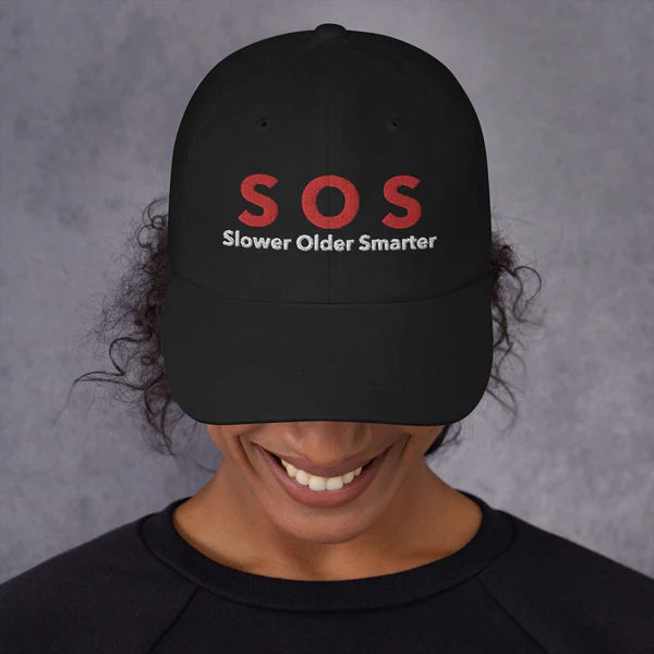 Casquette de baseball avec inscription « S O S Slower Older Smarter ».