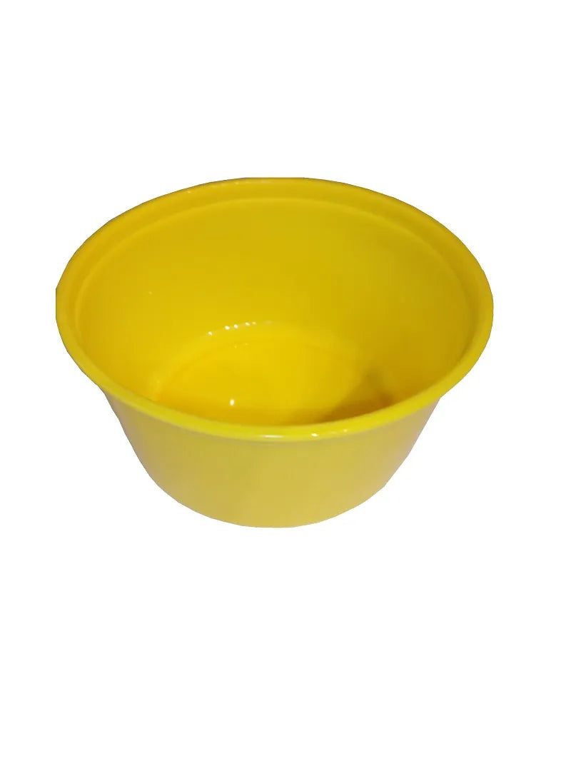 Strandspielzeug Set mit Förmchen und Eimer am Strand