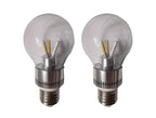 Zwei LED Glühbirnen E27 nebeneinander auf hellem Hintergrund