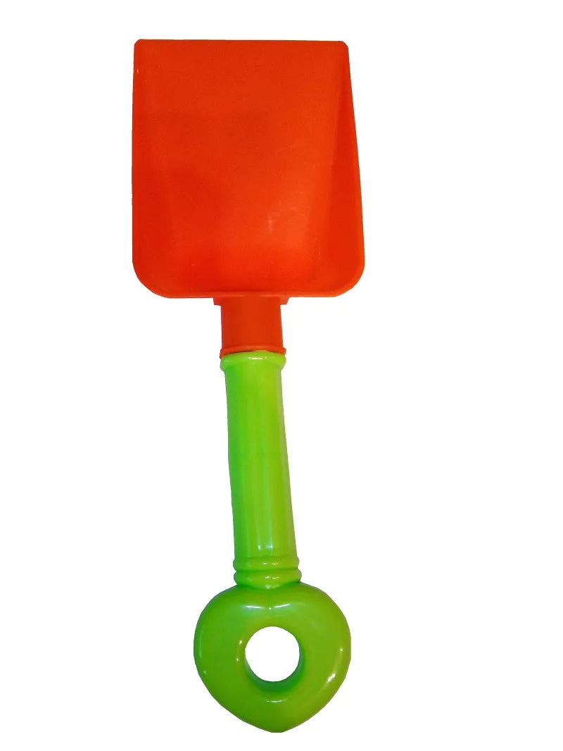 Kinder schöpfen Sand mit bunten Schaufeln aus dem 11-teiligen Spielset