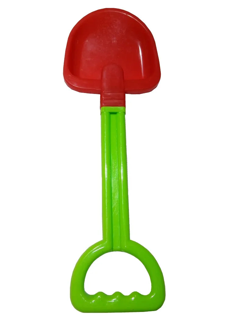 Schaufeln und Förmchen aus dem Schubkarren-Set.