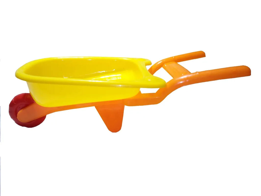 Bunte Sandspielzeug-Schubkarre mit Zubehör.